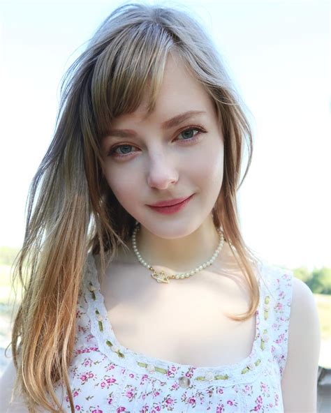 Why doesnt Ella Freya take pictures with her fans : r/EllaFreya